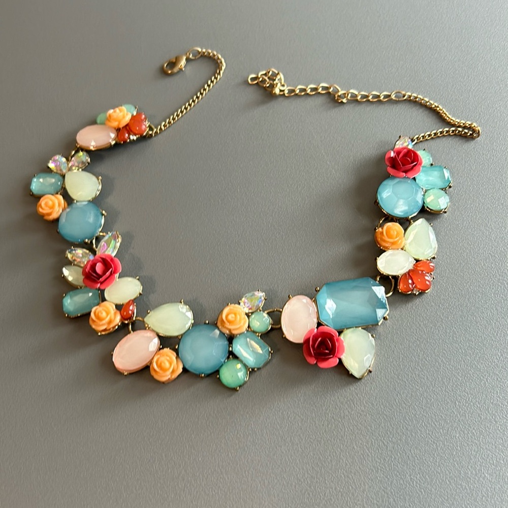 Adjustable choker type necklace